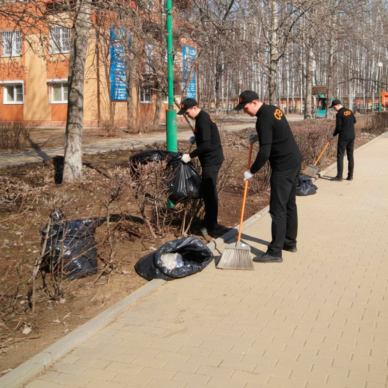 Уборка листьев в Тогучине